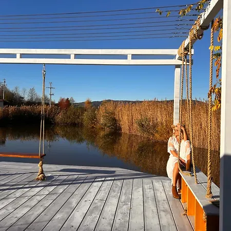 Nyaraló Raj Na Hektarach Wysokie